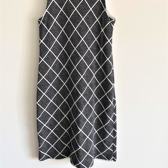 Romeo and Juliet Couture Printed Mock Neck Dress - Picture 8 of 9